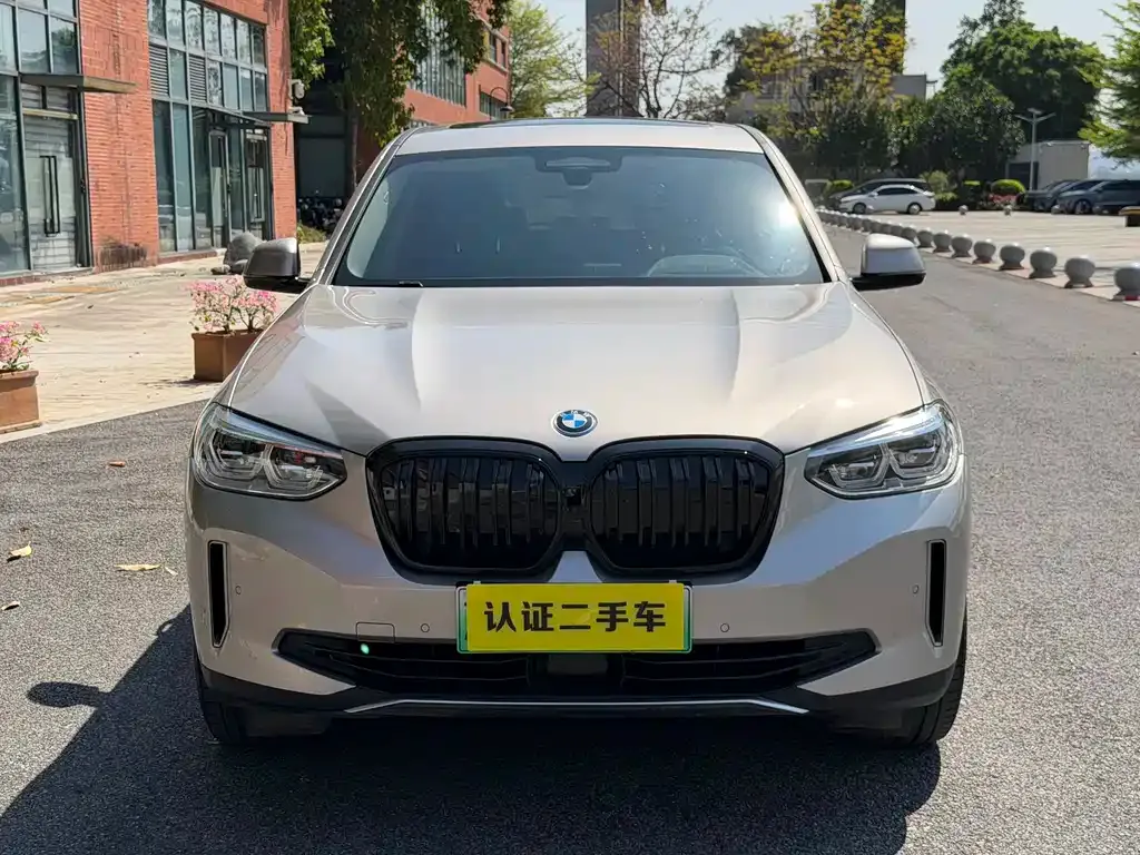 BMW iX3 — фото 2