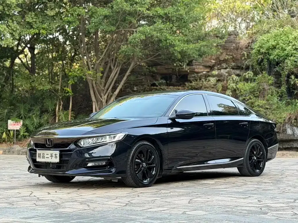 Honda Accord — фото 1