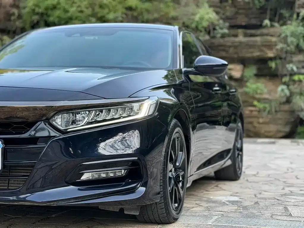 Honda Accord — фото 8