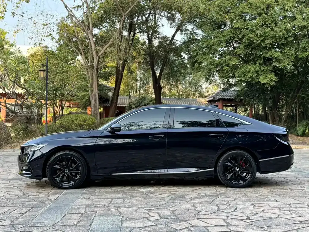 Honda Accord — фото 10