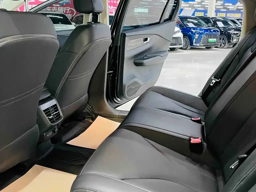Hongqi E-QM5 — фото 9