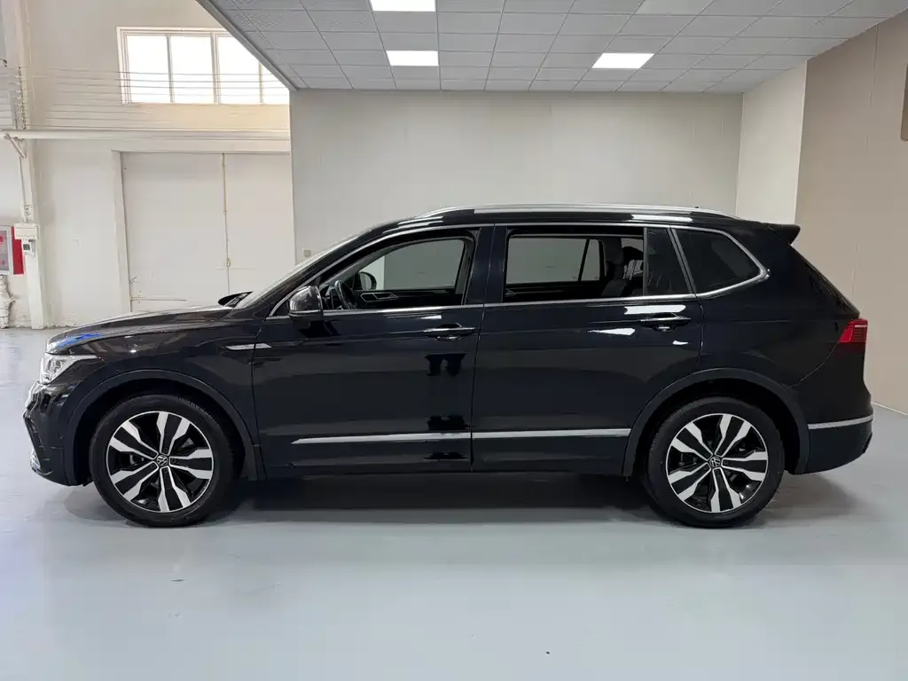 Volkswagen Tiguan L 2022 из CN, фото 7