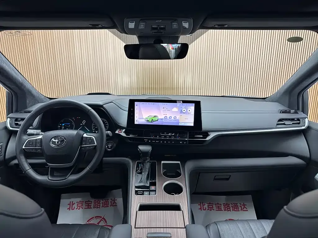 Toyota Granvia 2025 из CN, фото 2