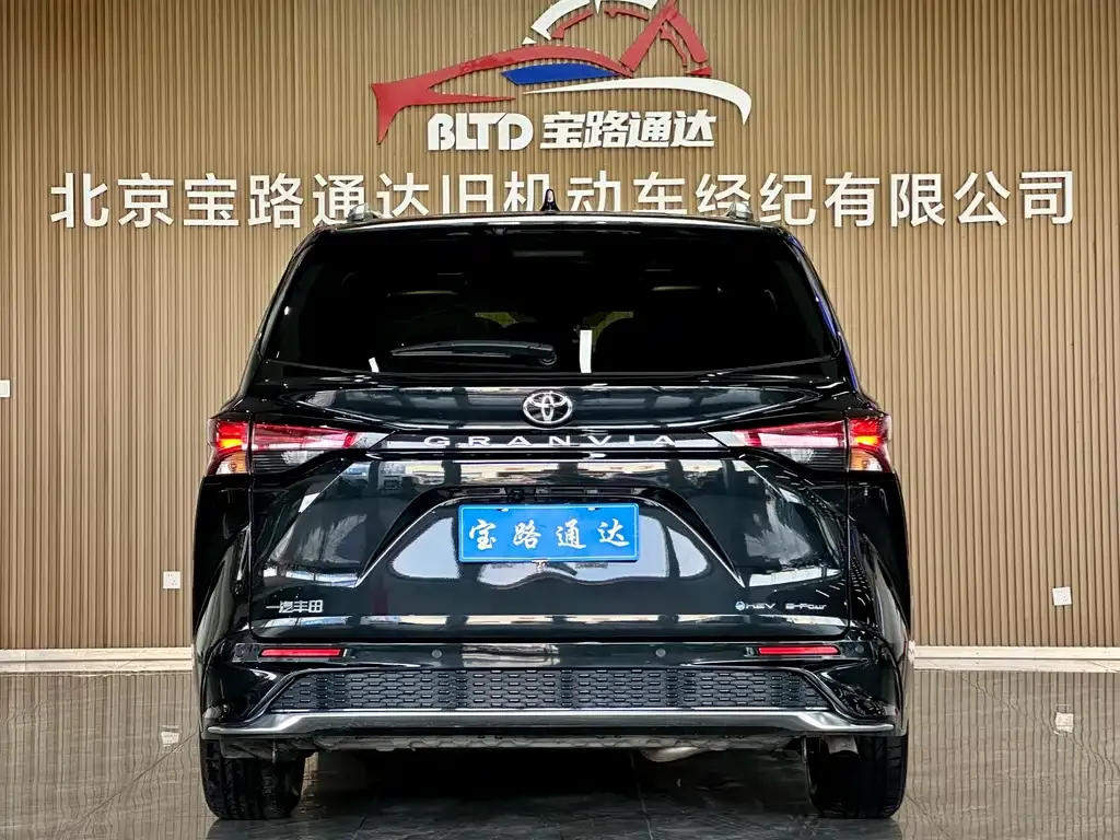 Toyota Granvia 2025 из CN, фото 9
