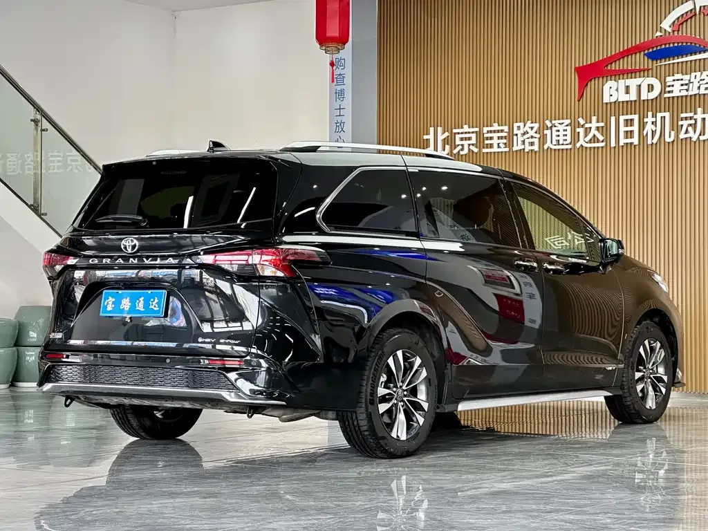 Toyota Granvia 2025 из CN, фото 10