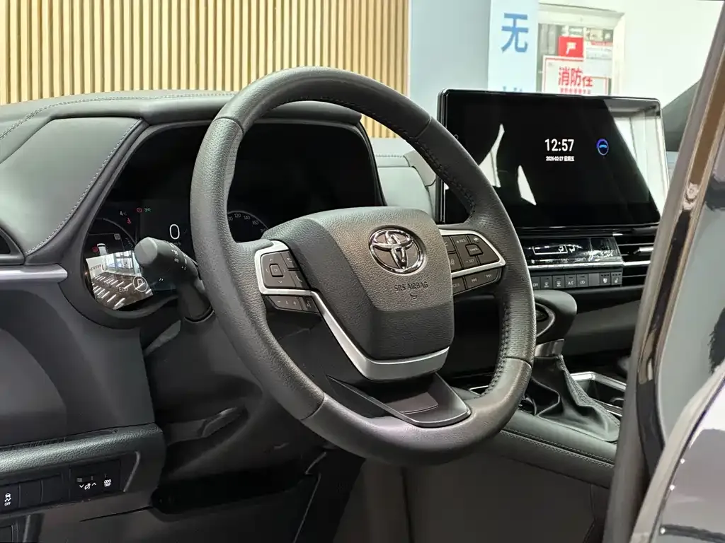Toyota Granvia 2025 из CN, фото 4
