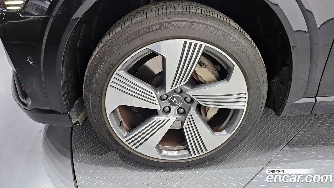 Audi e-tron 2022 из KR, фото 5