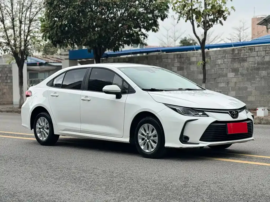 Toyota Corolla — фото 1