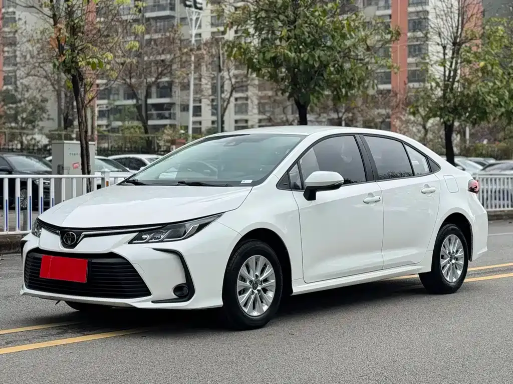 Toyota Corolla — фото 9