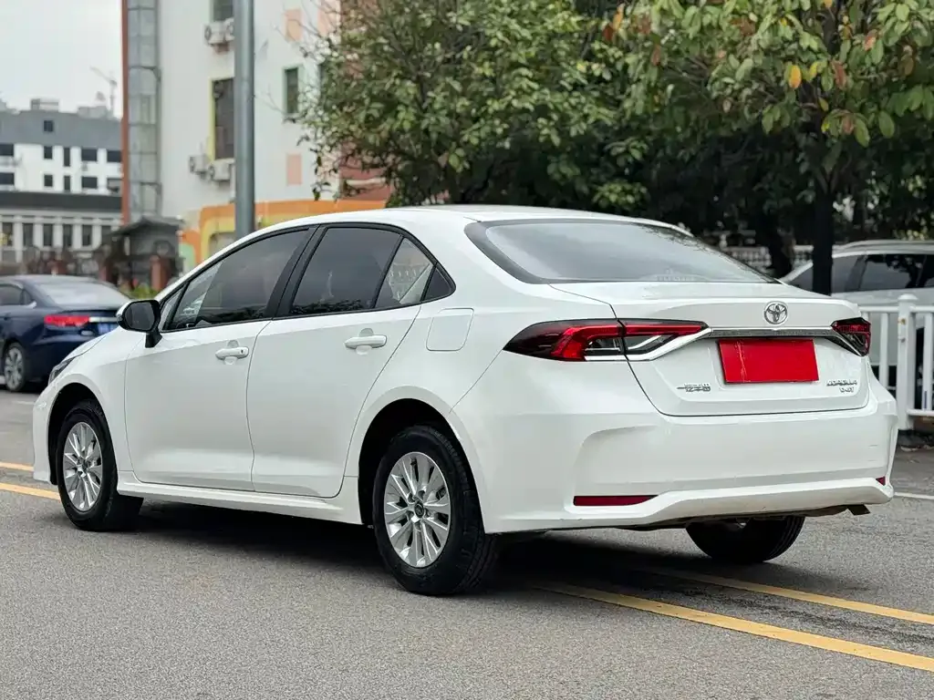 Toyota Corolla — фото 3