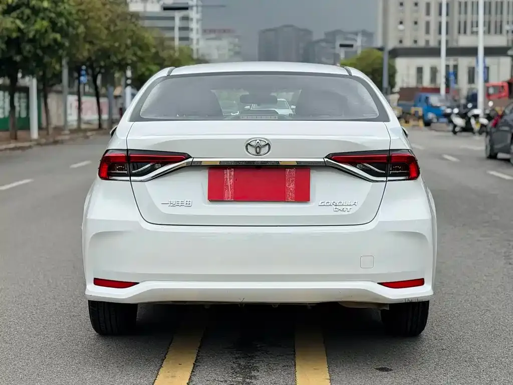 Toyota Corolla — фото 5