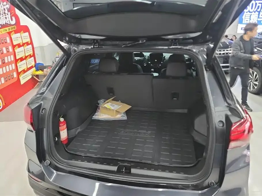 Chevrolet Equinox 2023 из CN, фото 10