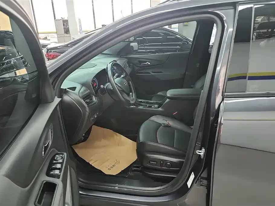 Chevrolet Equinox 2023 из CN, фото 2