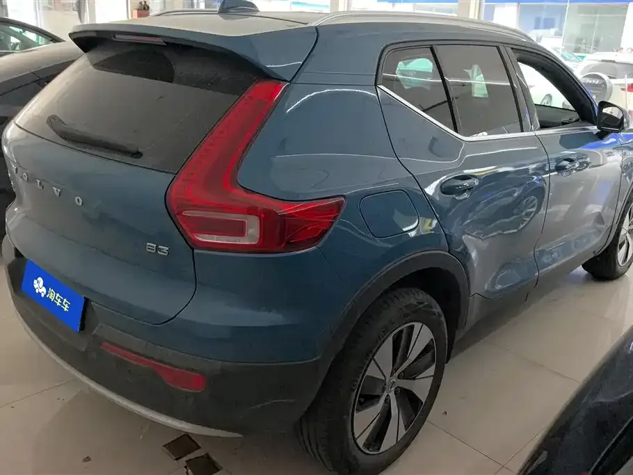Volvo XC40 — фото 3