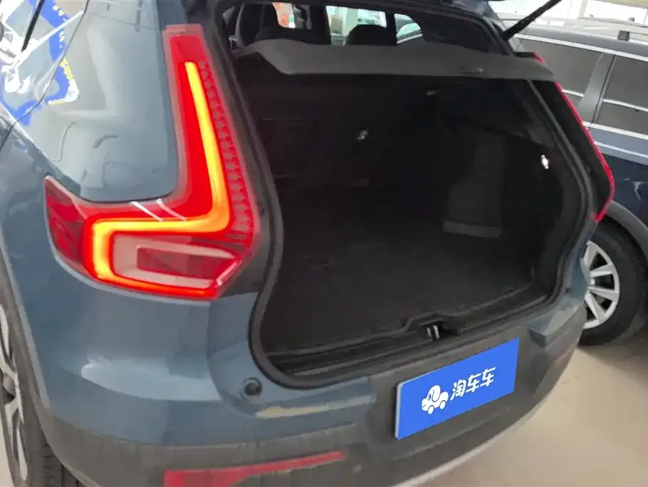 Volvo XC40 — фото 6