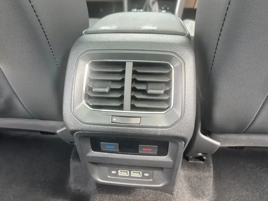 Volkswagen Tiguan L New Energy — фото 10