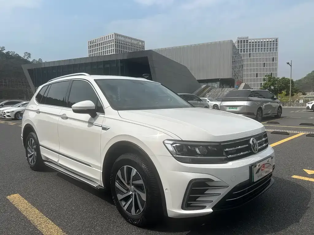 Volkswagen Tiguan L New Energy — фото 6