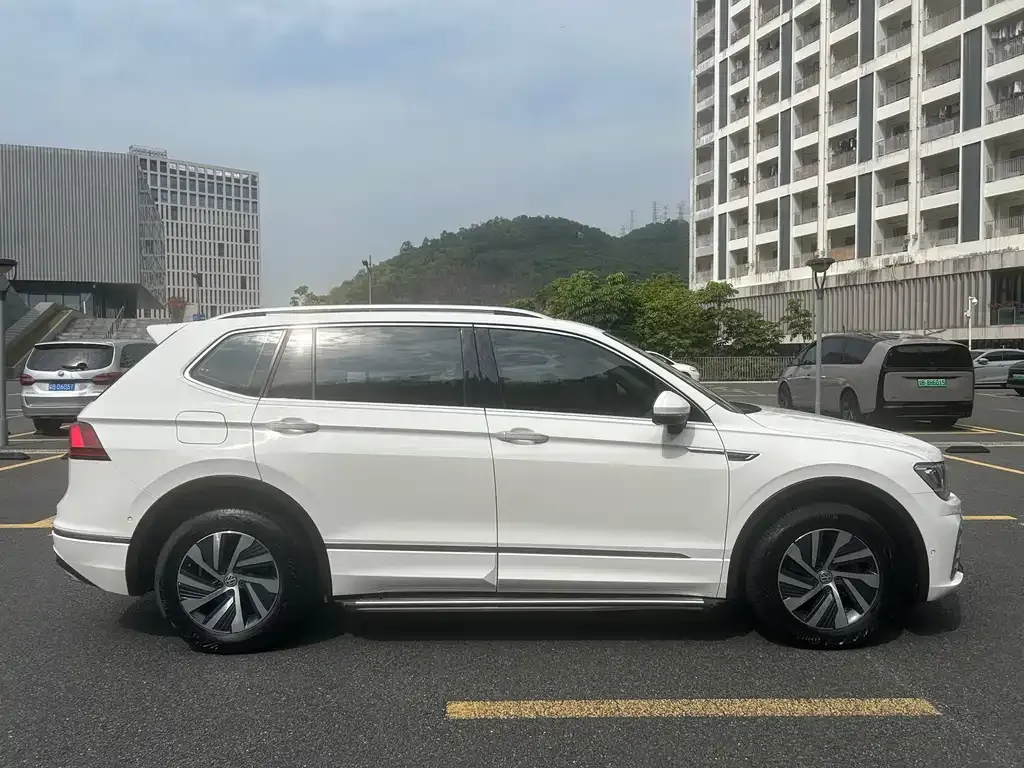 Volkswagen Tiguan L New Energy — фото 4