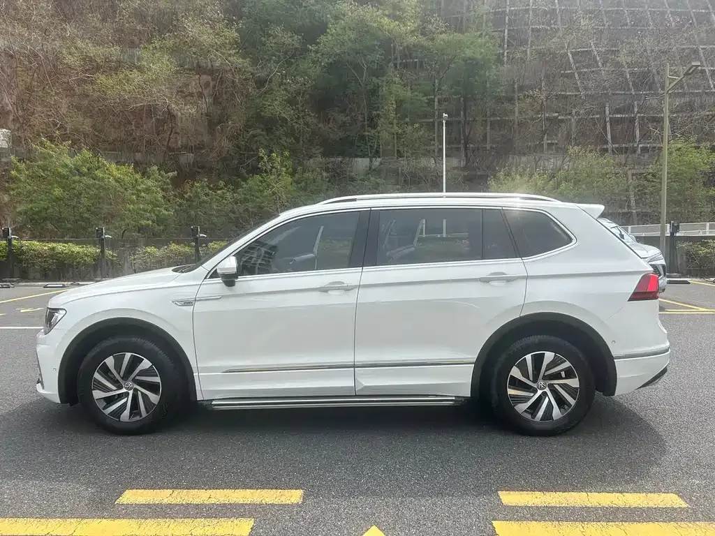 Volkswagen Tiguan L New Energy — фото 9