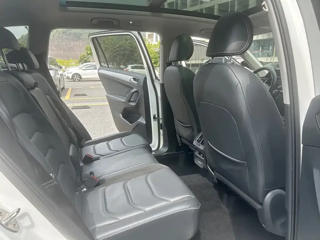 Volkswagen Tiguan L New Energy — фото 3