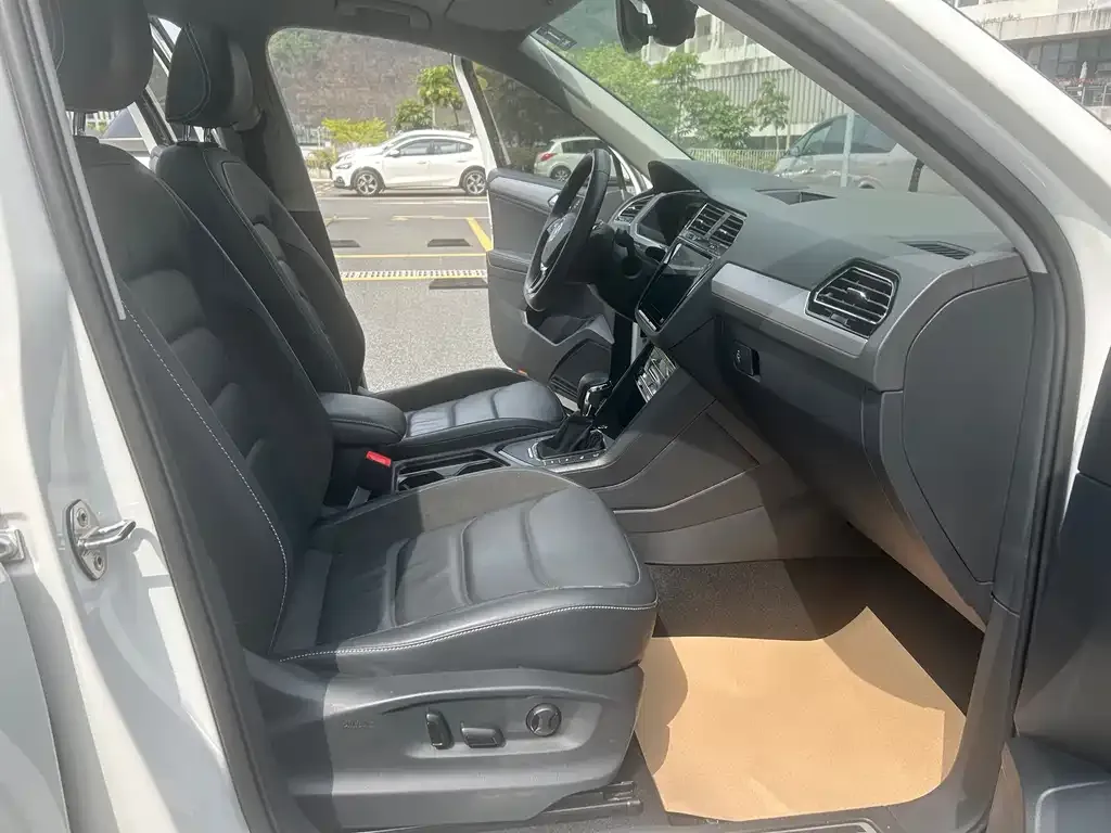 Volkswagen Tiguan L New Energy — фото 7