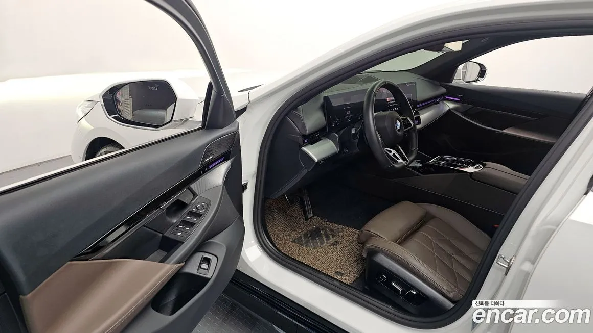 BMW 5-Series 2024 из KR, фото 8