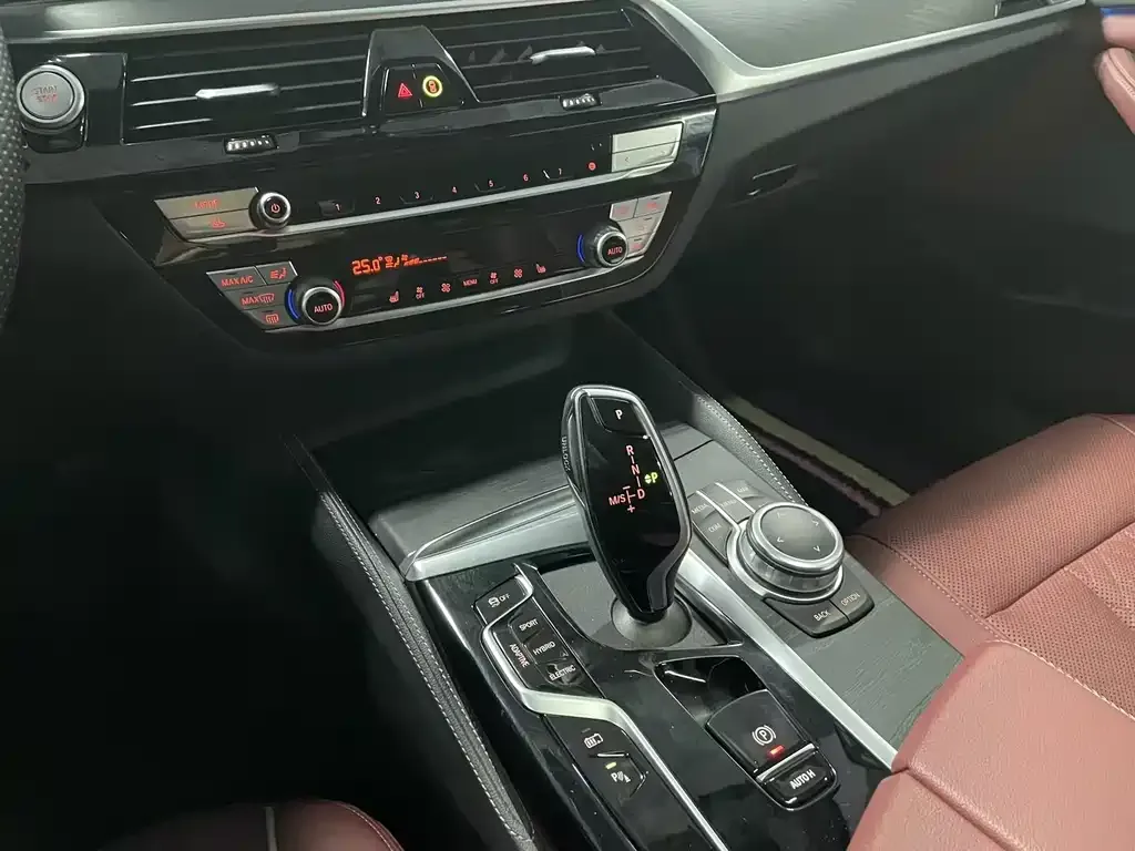 BMW 5 Series New Energy — фото 10