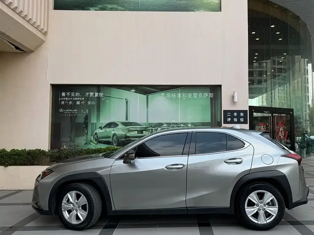 Lexus UX — фото 3