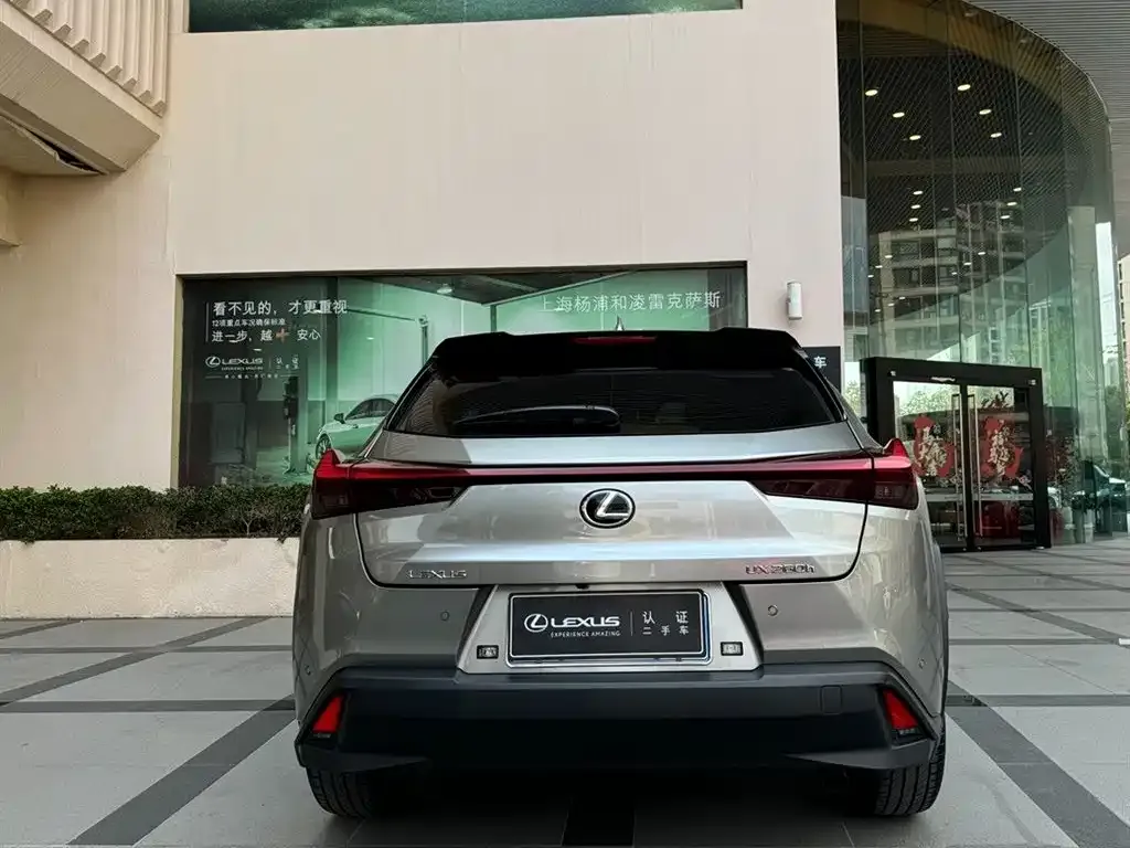 Lexus UX — фото 2