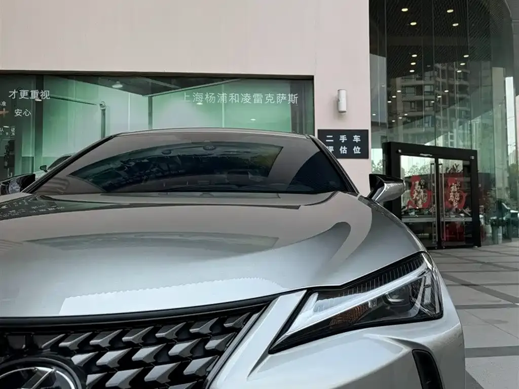 Lexus UX — фото 7