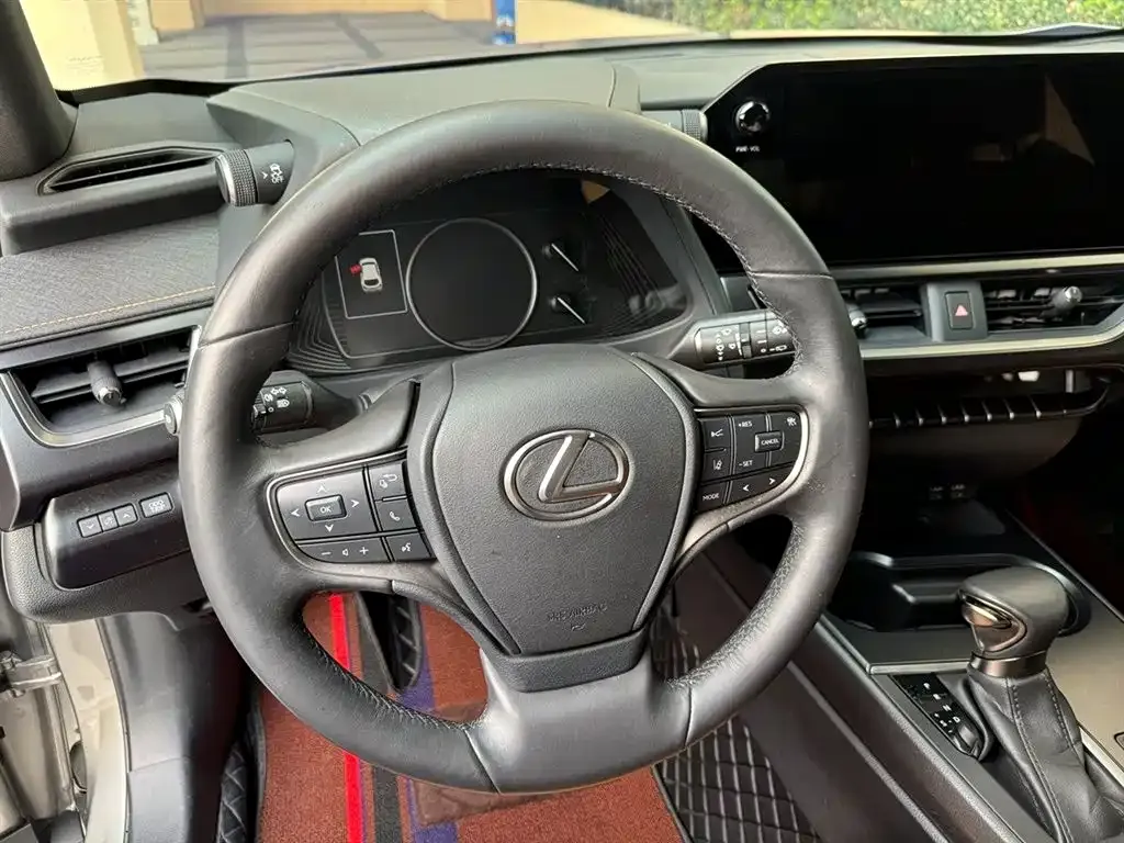 Lexus UX — фото 4