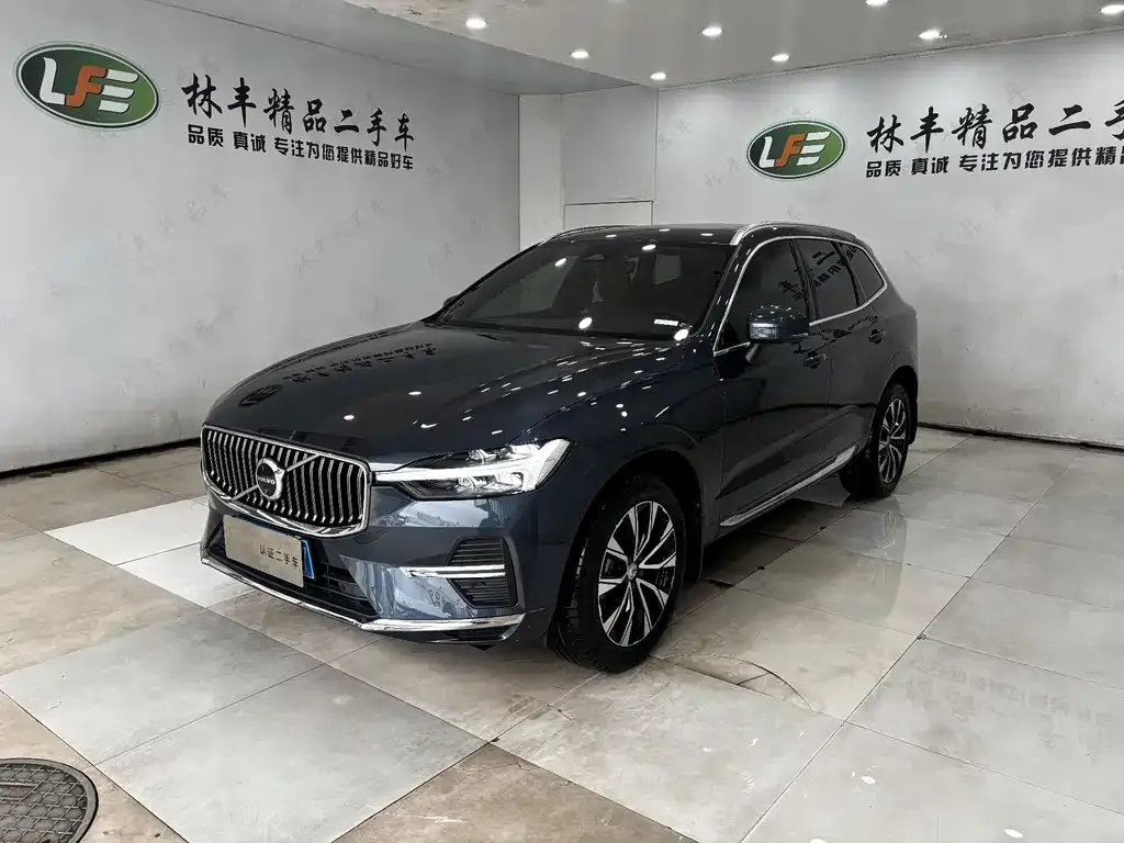 Volvo XC60 — фото 1
