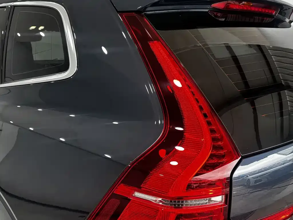 Volvo XC60 — фото 3