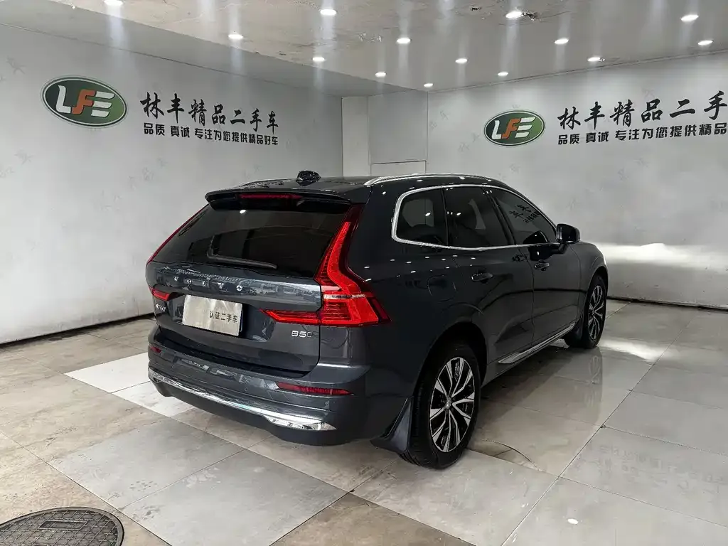 Volvo XC60 — фото 9
