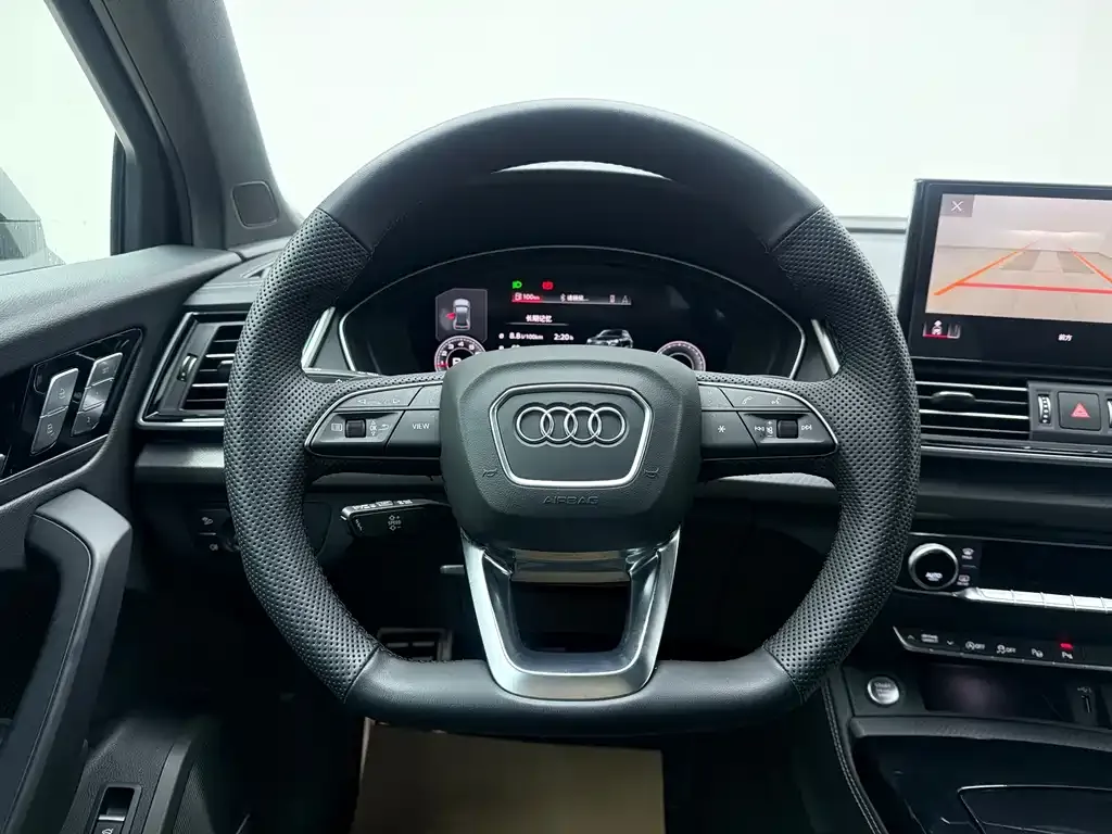 Audi Q5L — фото 10