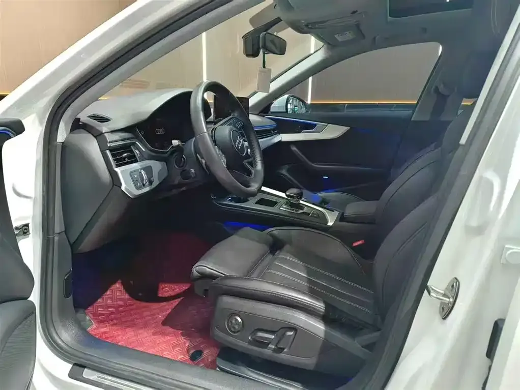 Audi A4L 2021 из CN, фото 5