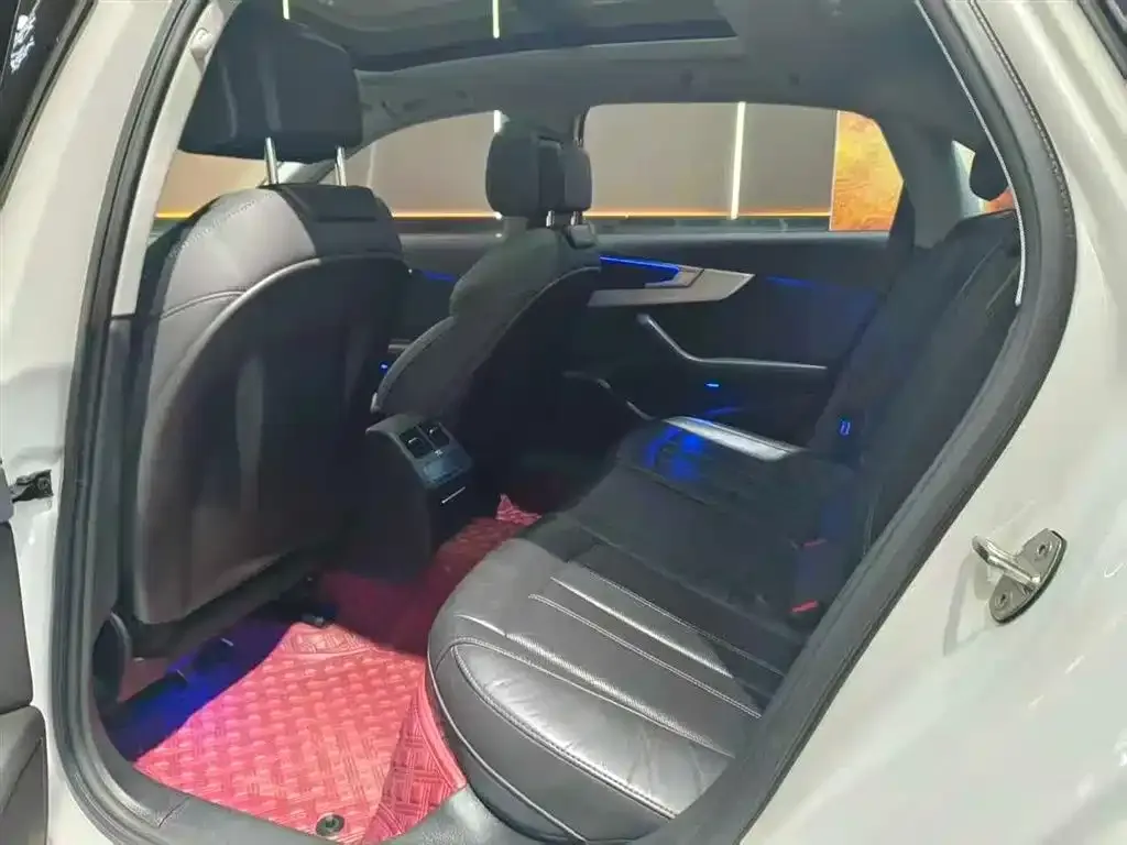 Audi A4L 2021 из CN, фото 8