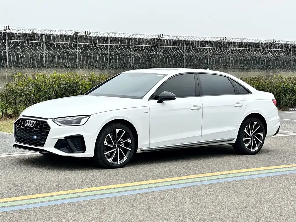 Audi A4L 2023 из CN, фото 1