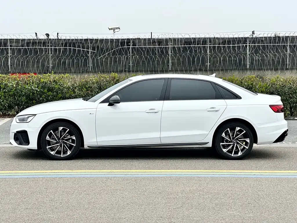 Audi A4L 2023 из CN, фото 5