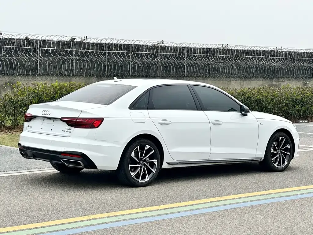 Audi A4L 2023 из CN, фото 9