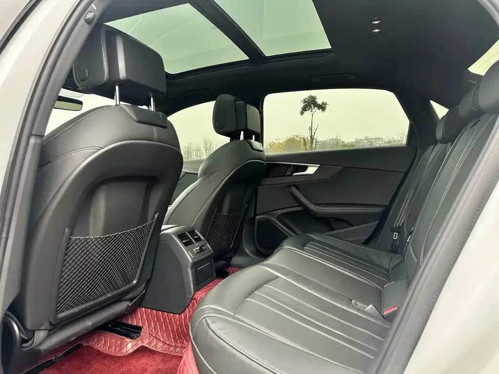 Audi A4L 2023 из CN, фото 2