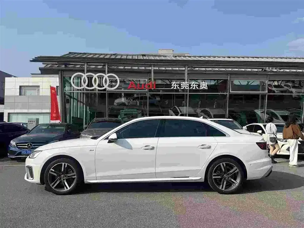 Audi A4L 2021 из CN, фото 3