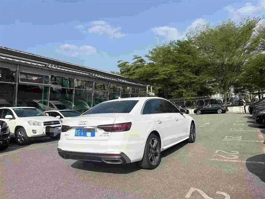 Audi A4L 2021 из CN, фото 9