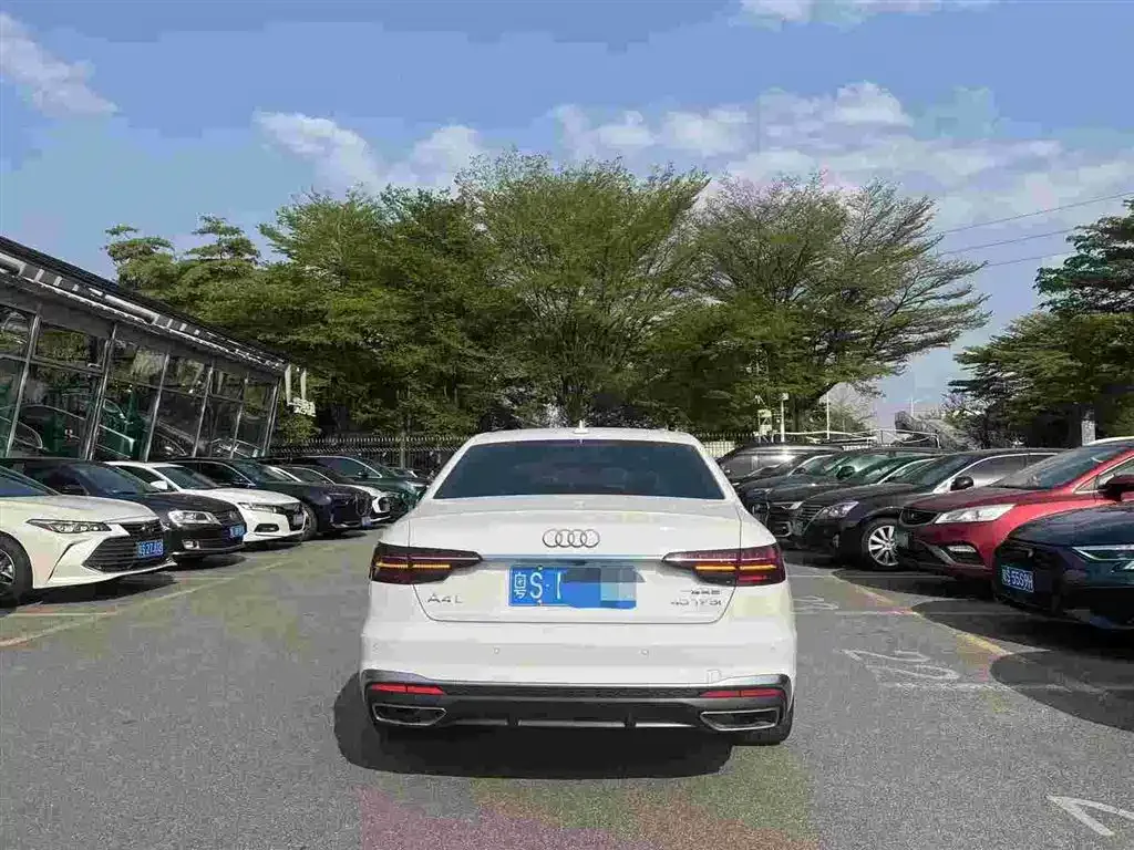 Audi A4L 2021 из CN, фото 5
