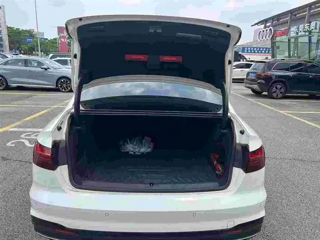 Audi A4L 2021 из CN, фото 7