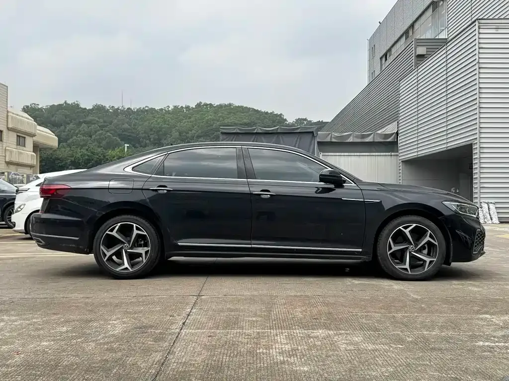 Volkswagen Passat 2023 из CN, фото 9