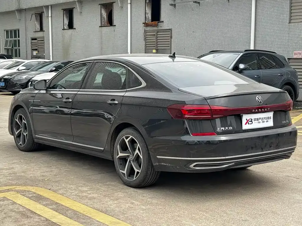 Volkswagen Passat 2023 из CN, фото 10
