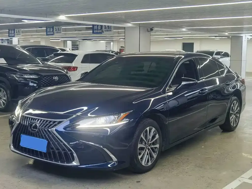 Lexus ES — фото 1