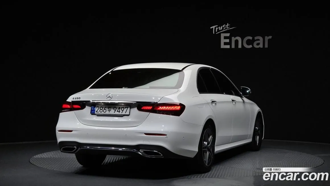 Mercedes-Benz E-Class — фото 8