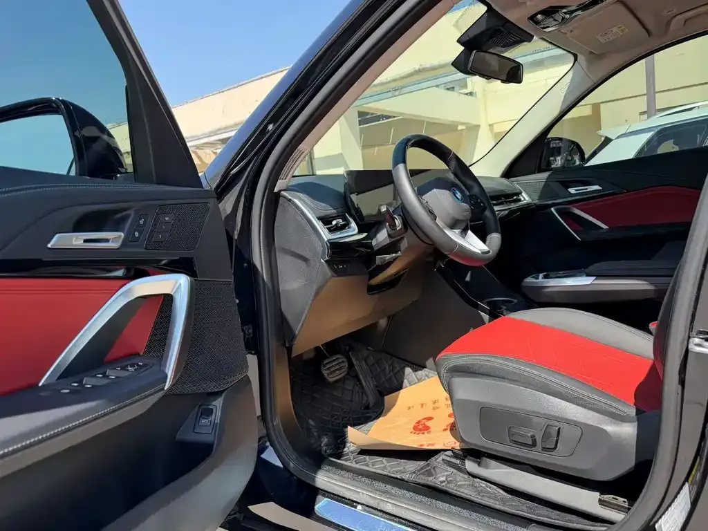 BMW iX1 2025 из CN, фото 5